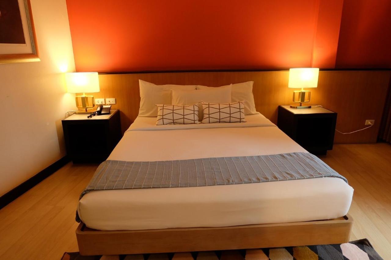 The Rose Bangkok Hotel Bagian luar foto