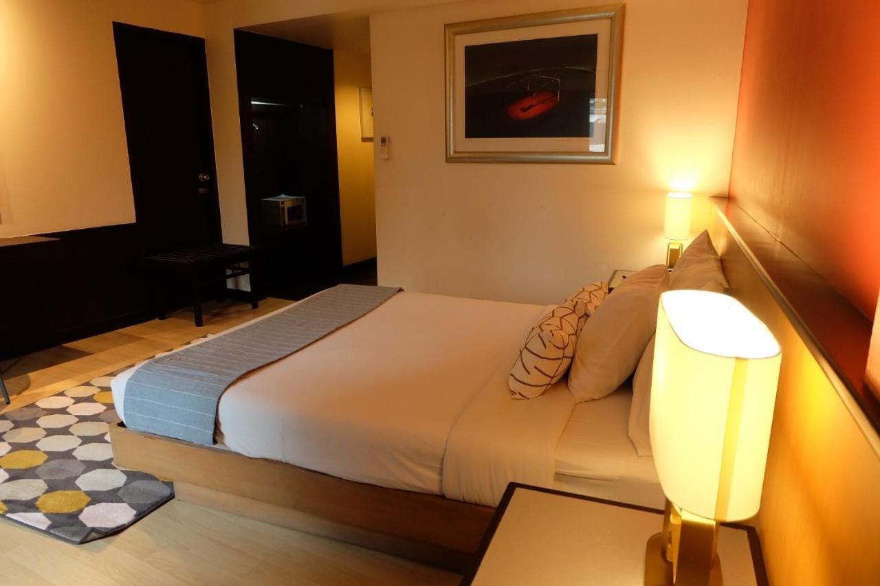 The Rose Bangkok Hotel Bagian luar foto