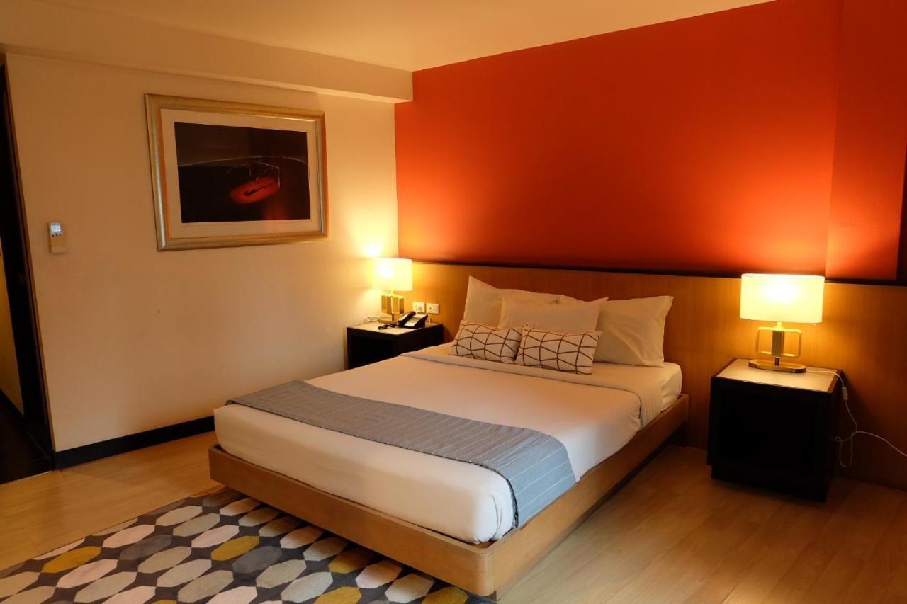 The Rose Bangkok Hotel Bagian luar foto
